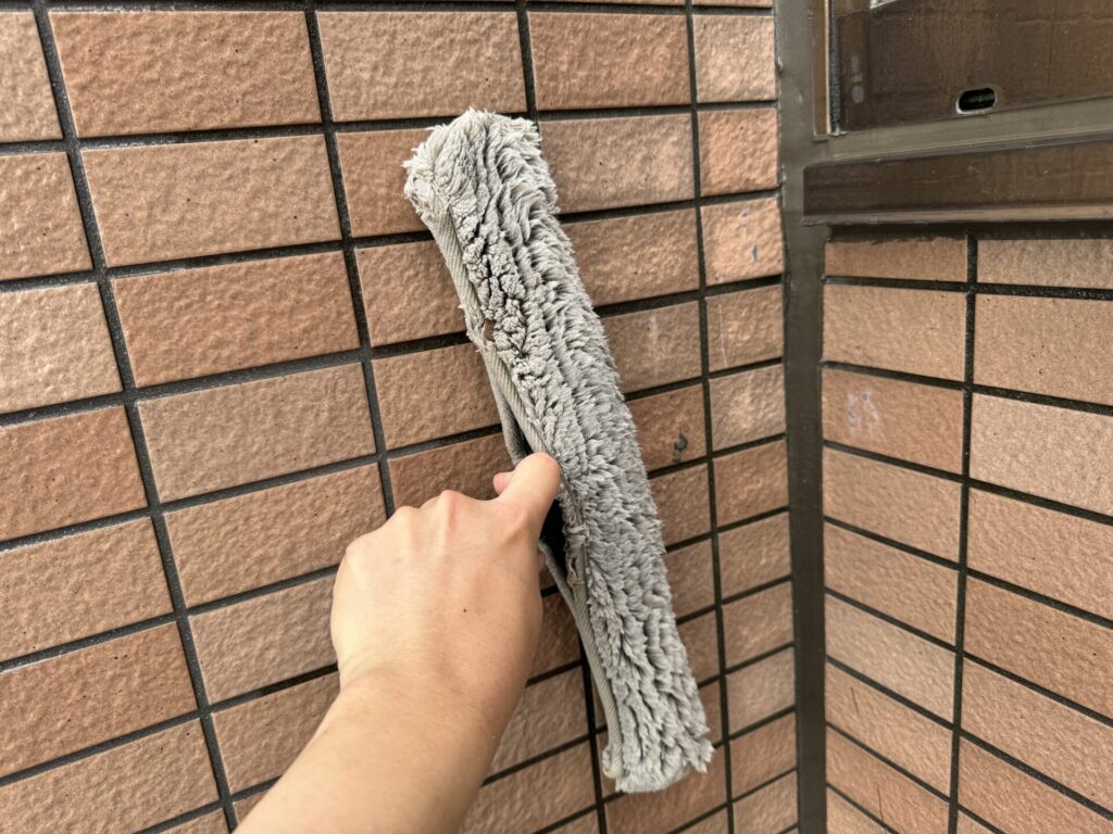 外壁タイル薬品洗浄 施工写真 1