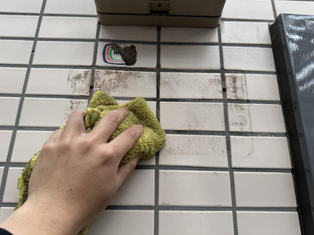 外壁タイル薬品洗浄 施工写真 1