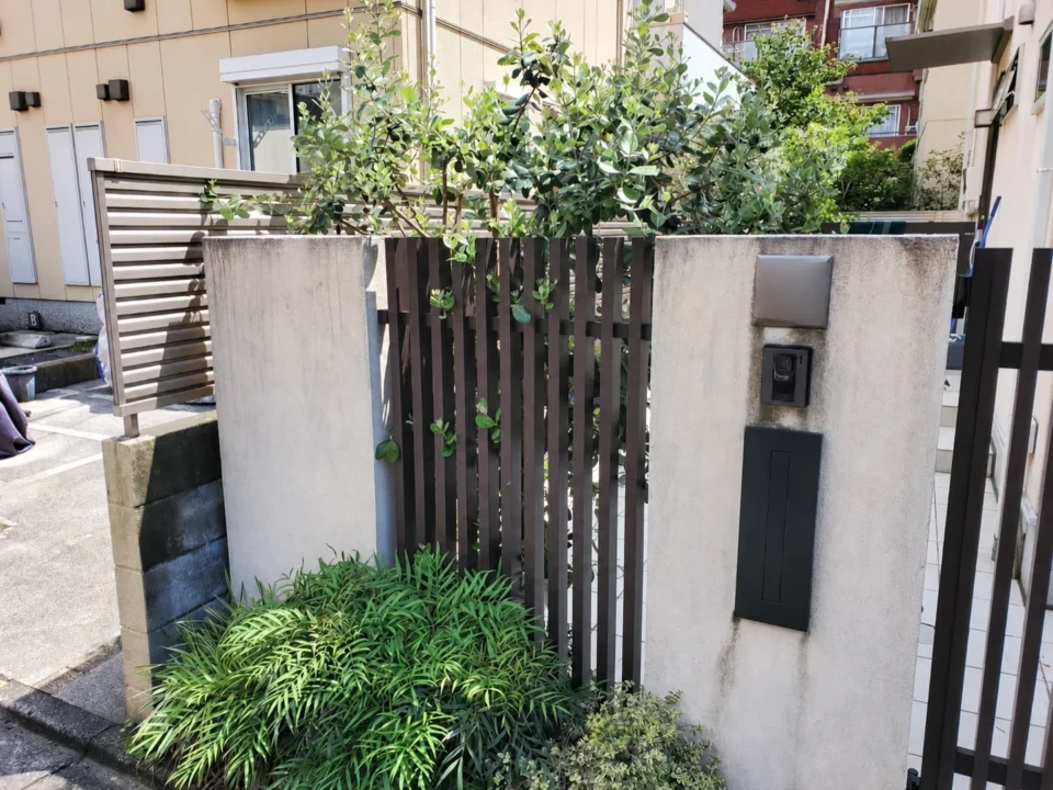 住宅門塀の施工前後｜壁面の美観改善 施工前