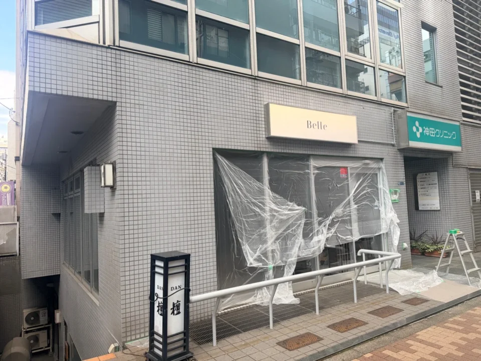 美容室店舗の外壁ラスタータイル薬品洗浄 施工前